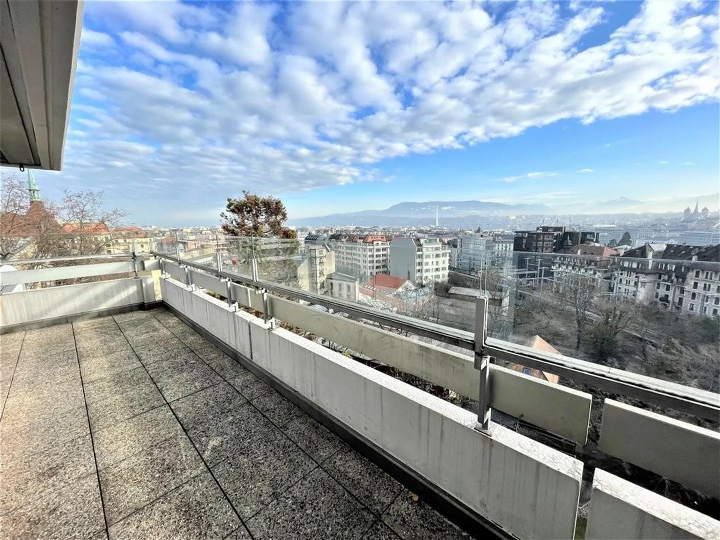 Appartamento mansardato con ampia terrazza - Foto 2 di 11