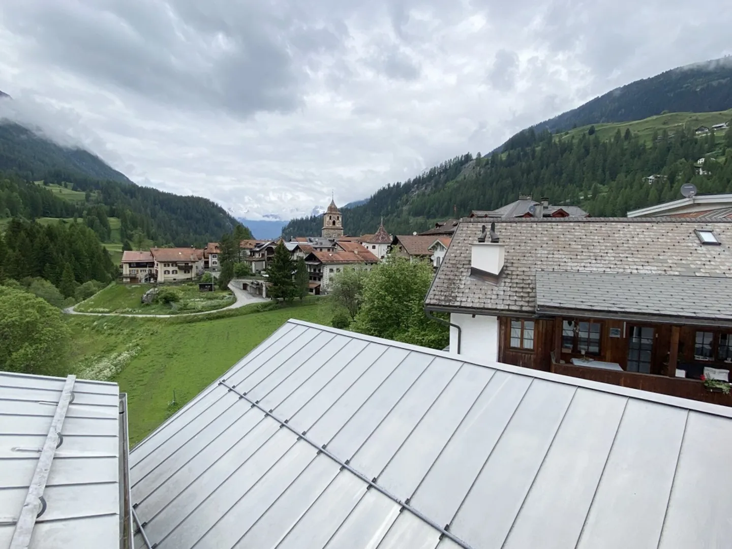 3 1/2 Zi-Dachwohnung 91 m2  - im Dorf - Nähe Skilift - Photo 6 sur 9