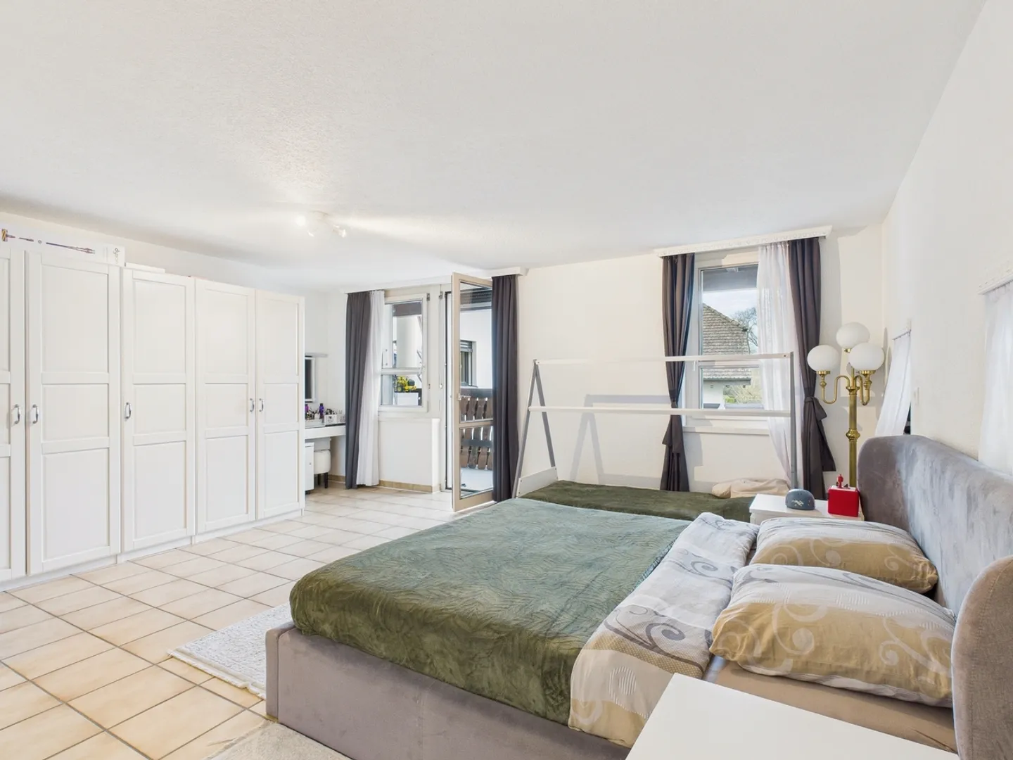 Ampia casa familiare a schiera di 6 stanze con giardino a Eiken - la casa sarà completamente ristrutturata prima del vostro ingresso! - Foto 8 di 13