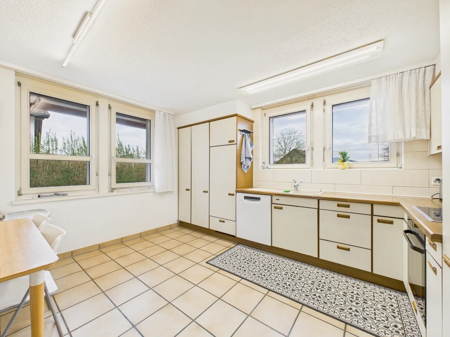 Ampia casa familiare a schiera di 6 stanze con giardino a Eiken - la casa sarà completamente ristrutturata prima del vostro ingresso! - Foto 5 di 13