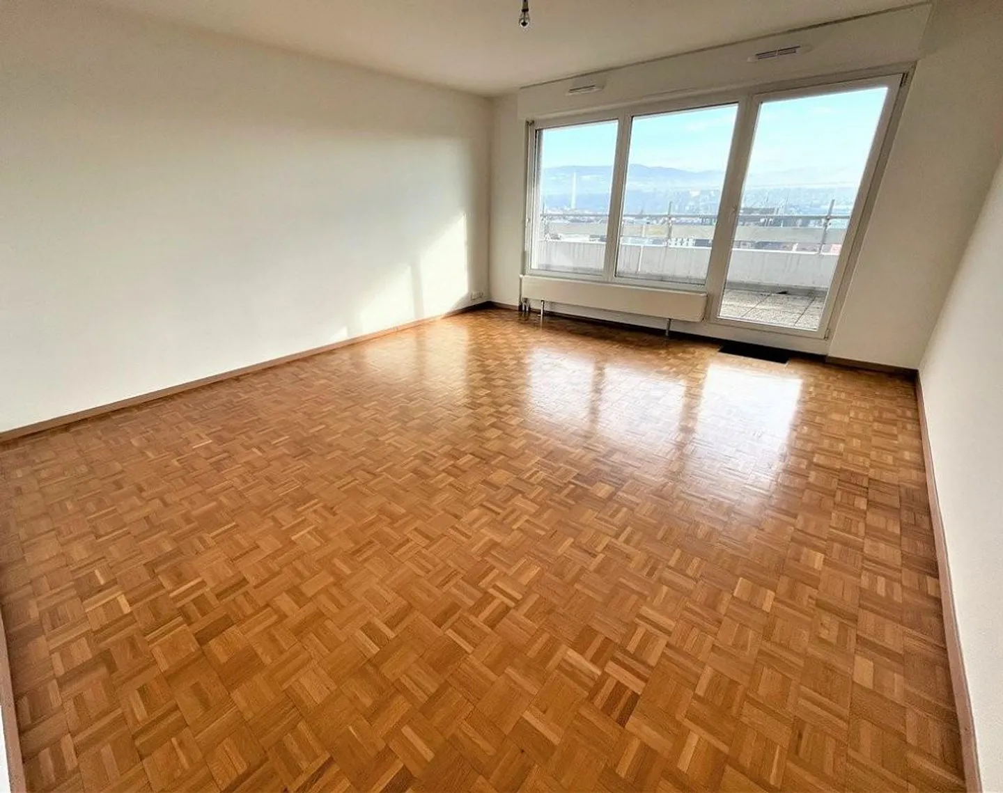 Appartamento mansardato con ampia terrazza - Foto 6 di 11