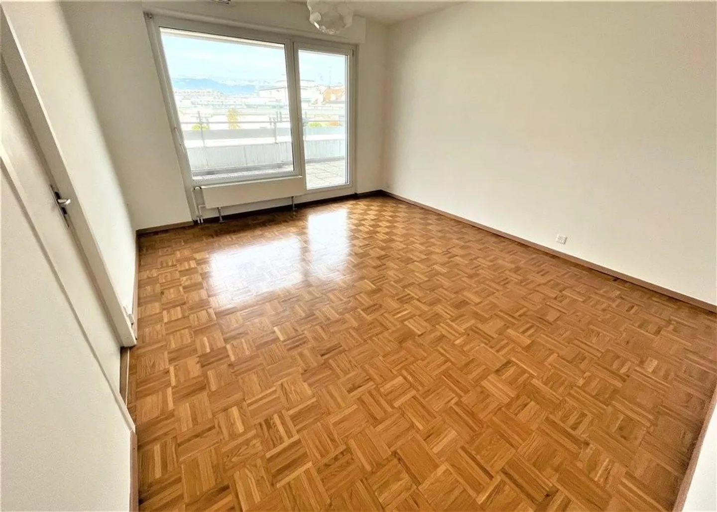 Appartamento mansardato con ampia terrazza - Foto 7 di 11