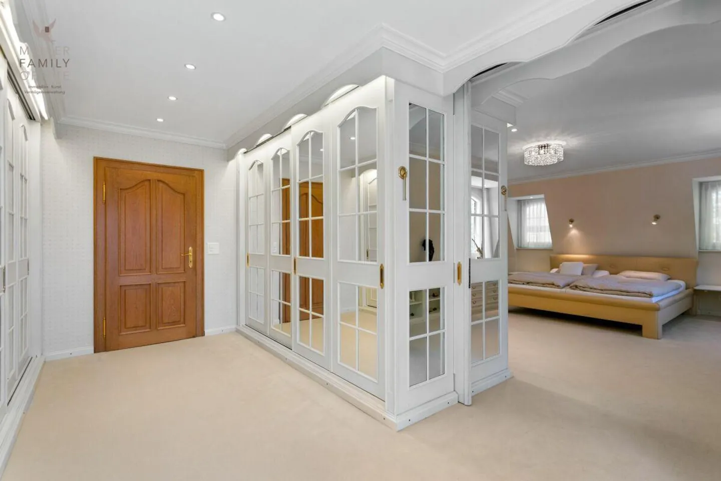 Romantic Refuge with French Accent - Exclusive Villa with Park Garden - Photo 13 of 14