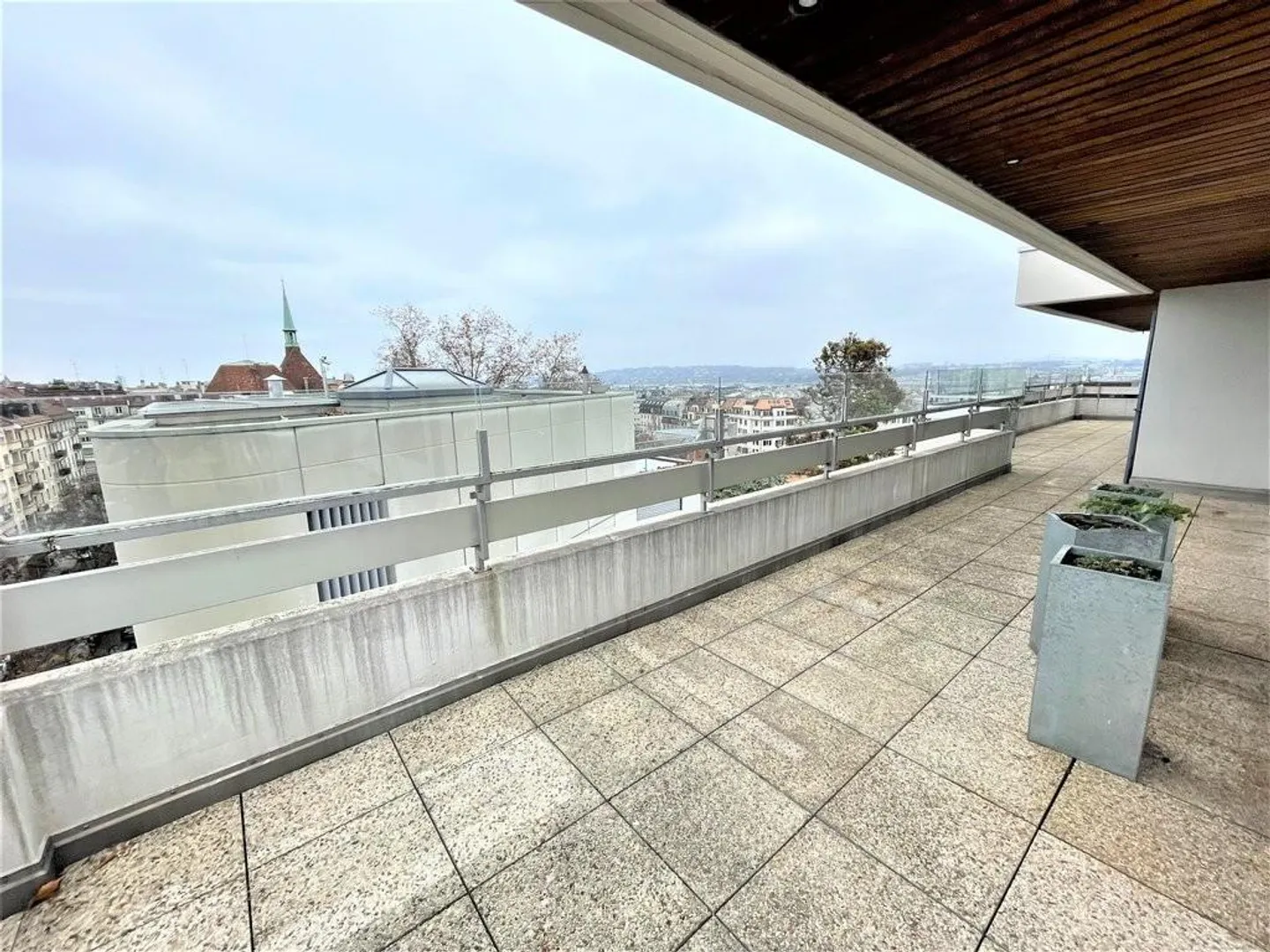 Appartamento mansardato con ampia terrazza - Foto 9 di 11