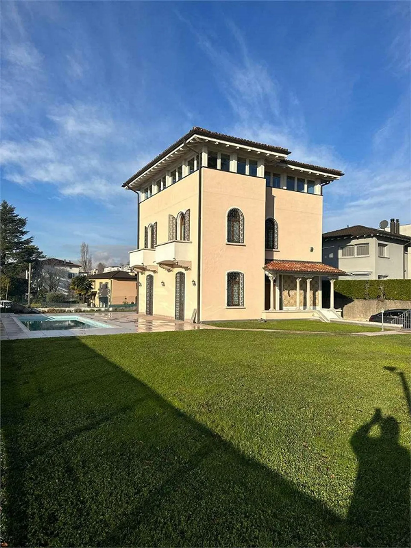 Stunning villa with swimming pool in Balerna - Photo 1 of 13