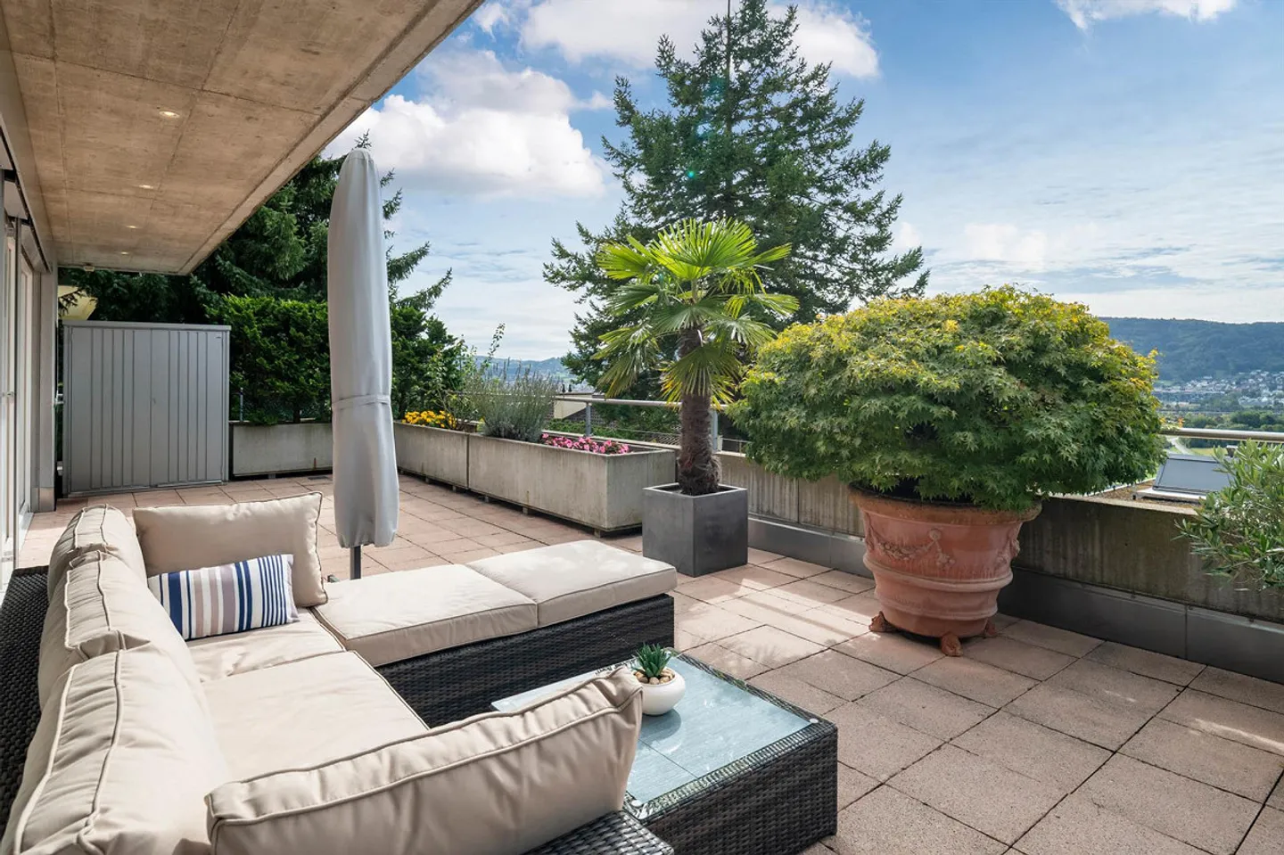 Traumhafte Attika mit Terrasse - Foto 7 von 16