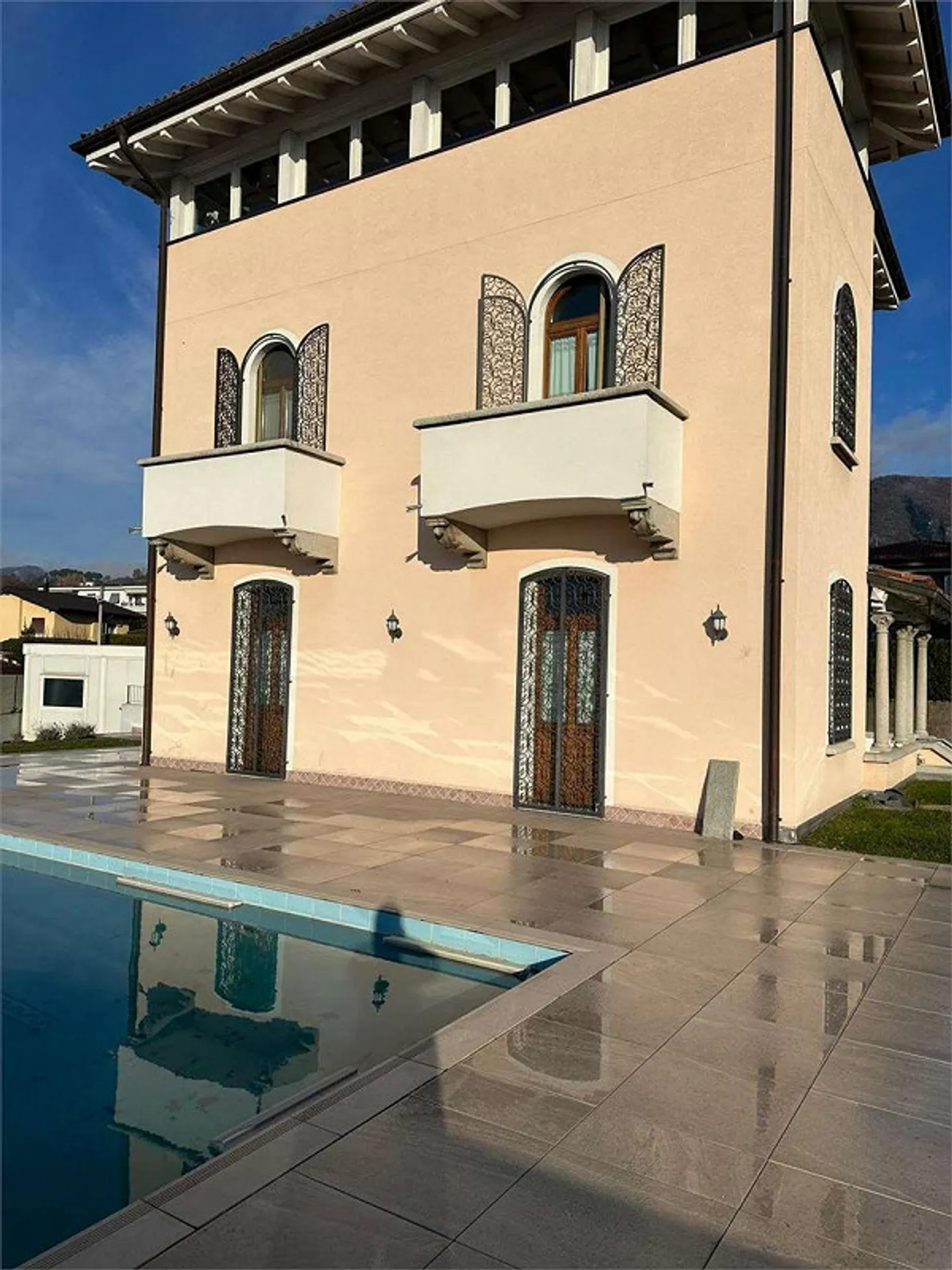 Stunning villa with swimming pool in Balerna - Photo 6 of 13