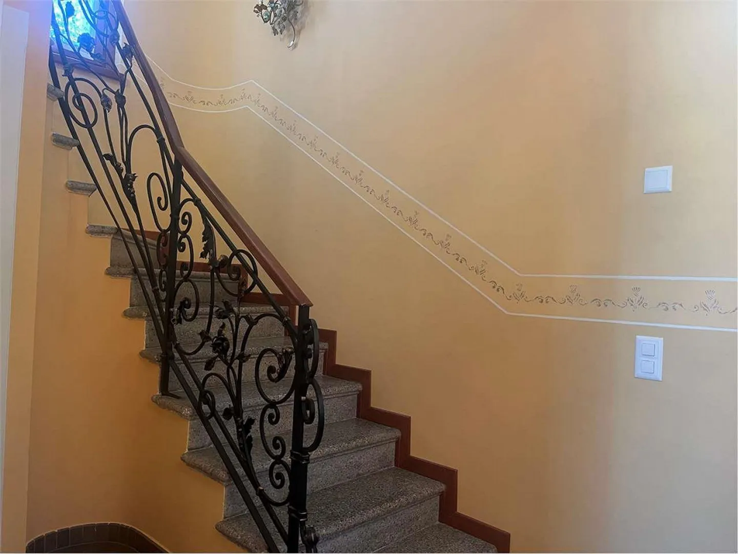 Stunning villa with swimming pool in Balerna - Photo 9 of 13