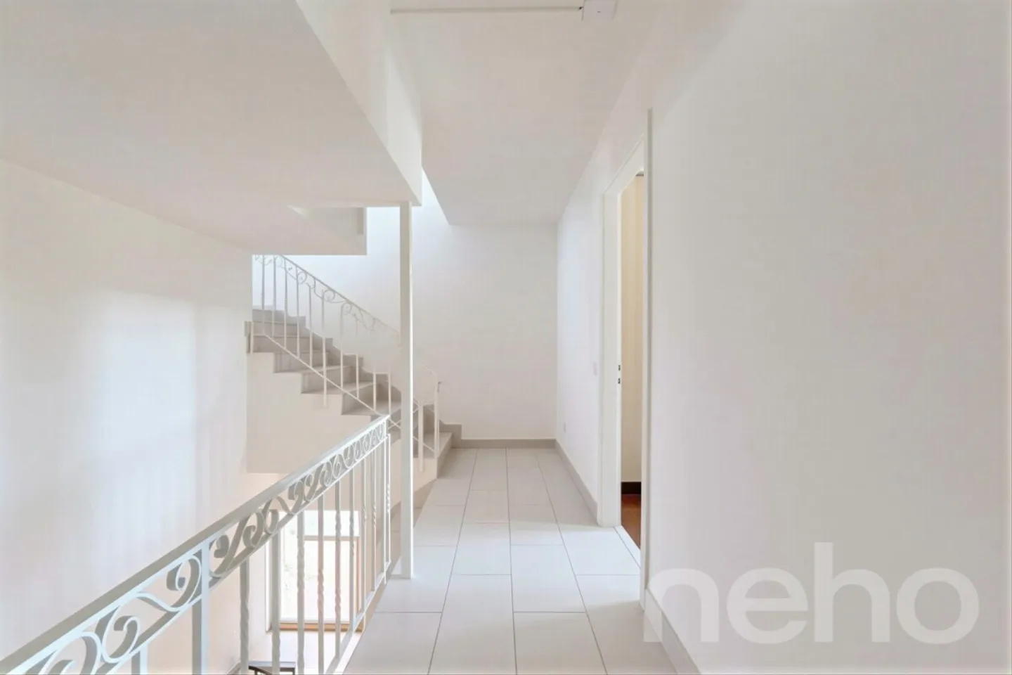 Penthouse of 4.5 rooms of 123m² with terrace of 37m² and panoramic view - Photo 3 of 12