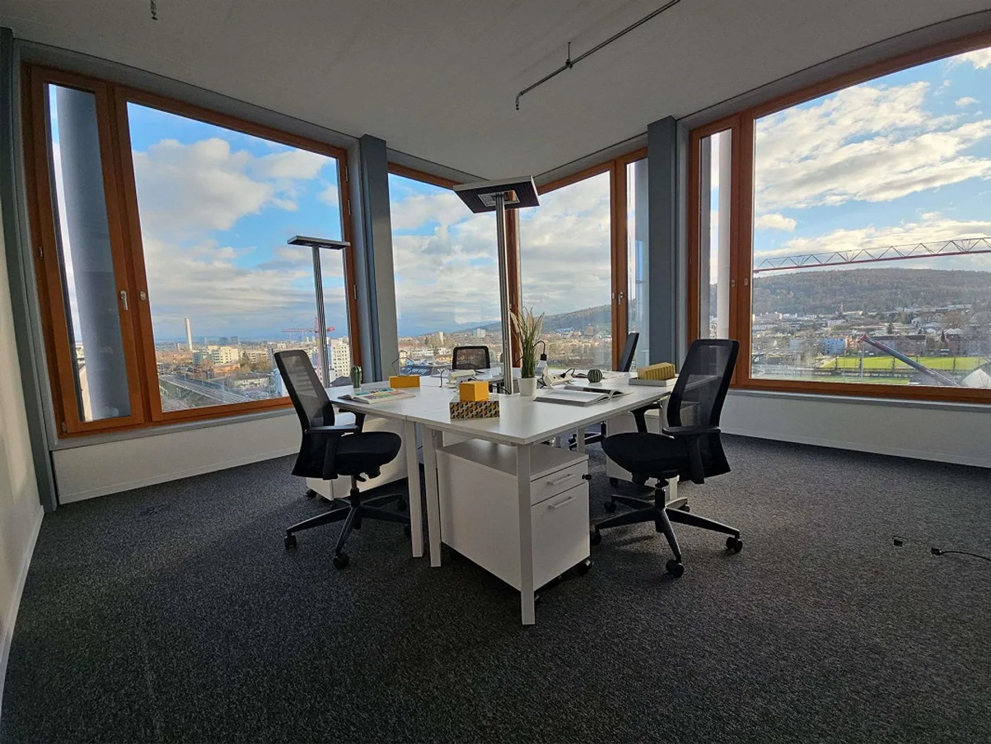 Private office space for 5 in Regus Andreaspark - Photo 1 of 10