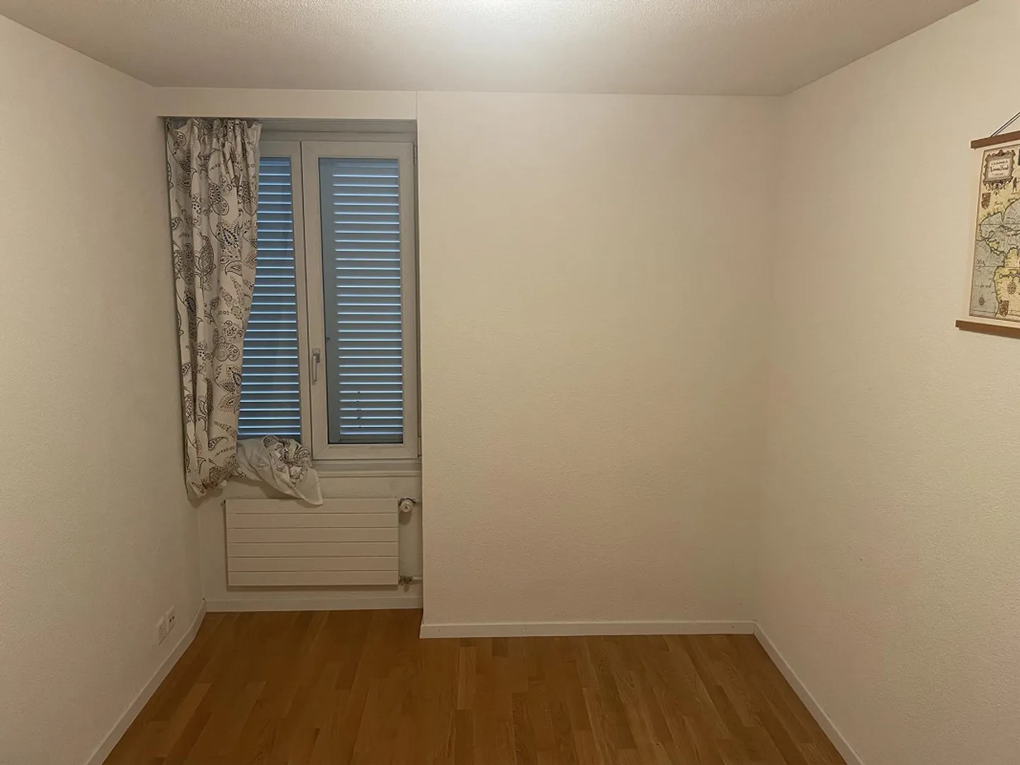 Bright 4-Room Ground Floor Apartment with Fireplace and Parking in Central Adliswil - Photo 2 of 8