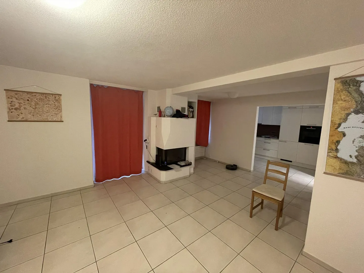 Bright 4-Room Ground Floor Apartment with Fireplace and Parking in Central Adliswil - Photo 4 of 8