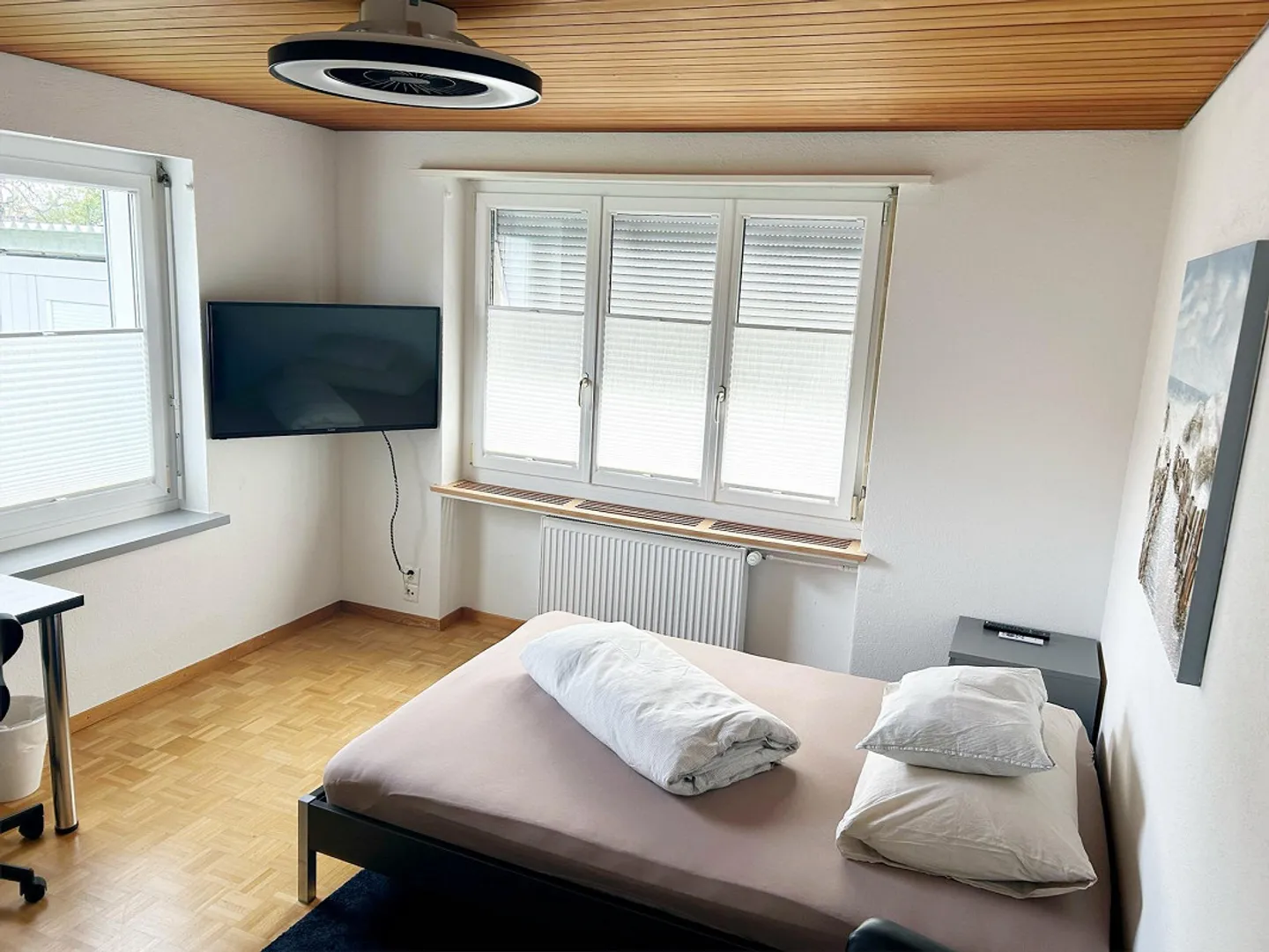 camera condivisa vicino alla stazione ferroviaria - Foto 1 di 18