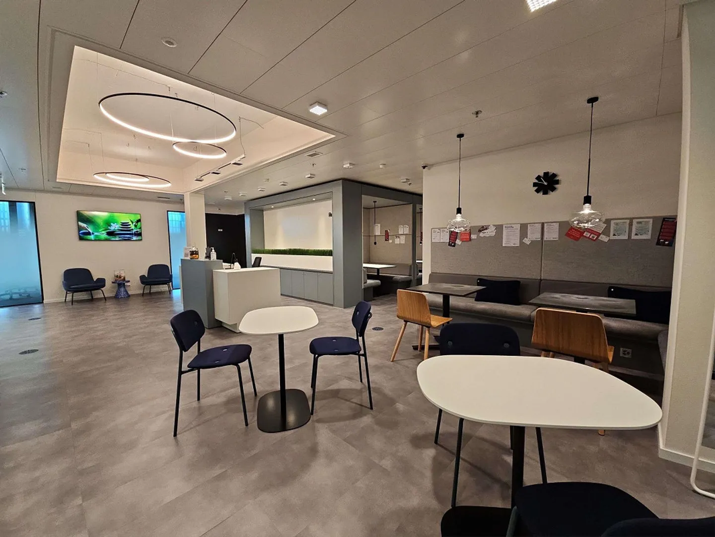 Private office space for 5 in Regus Andreaspark - Photo 4 of 10