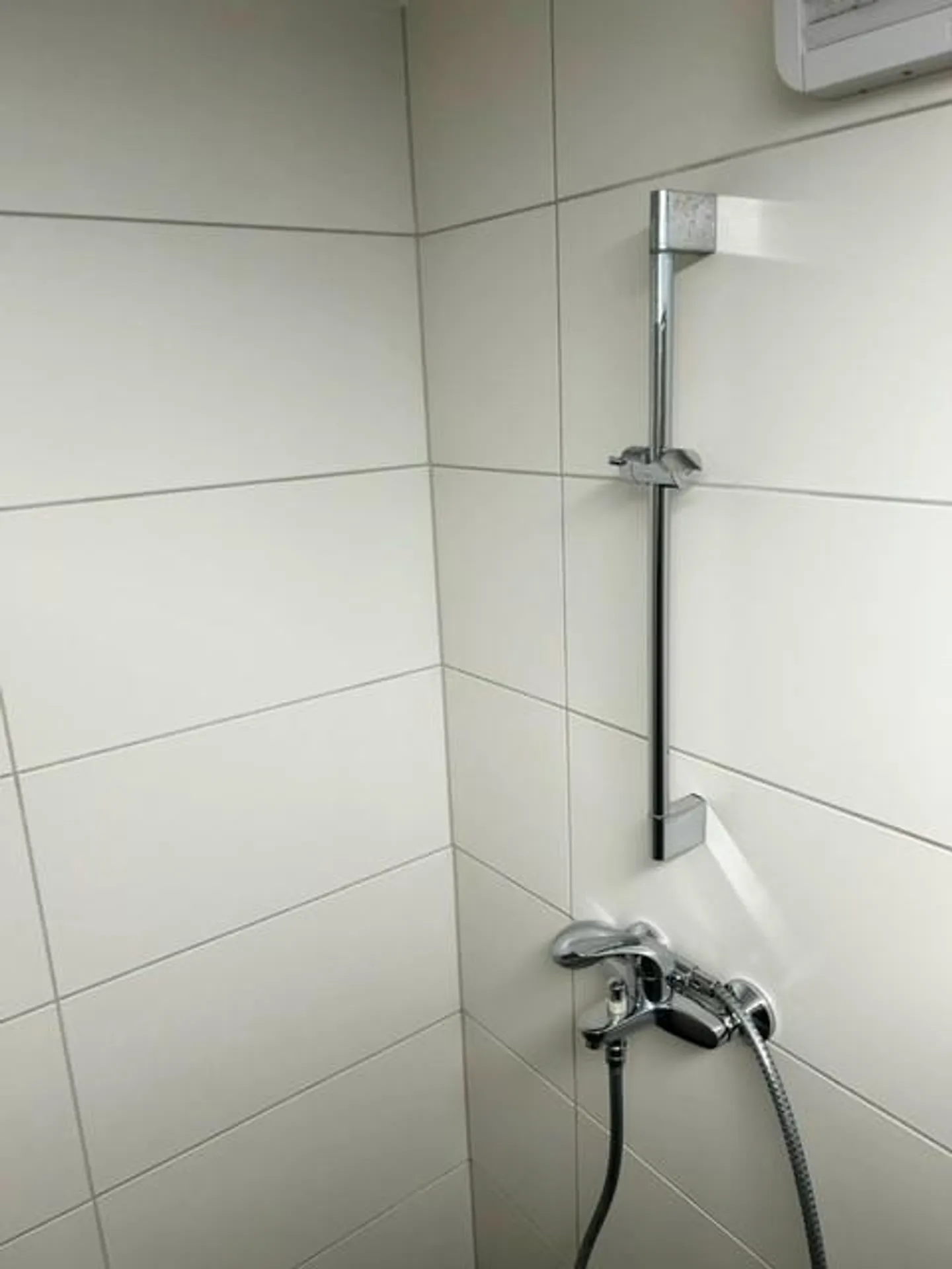 camera condivisa vicino alla stazione ferroviaria - Foto 5 di 18