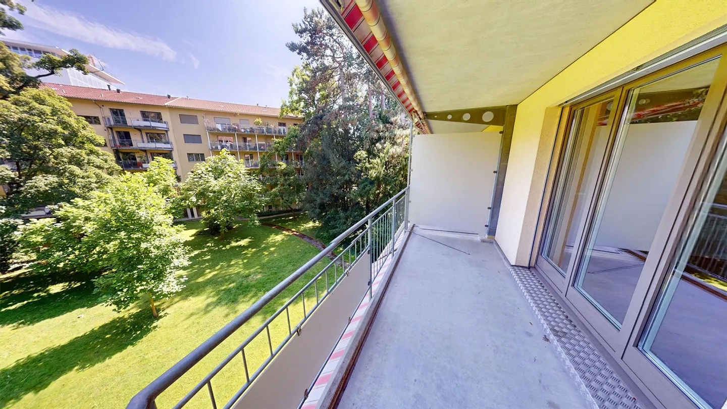 Modern city apartment with spacious courtyard - Photo 10 of 13