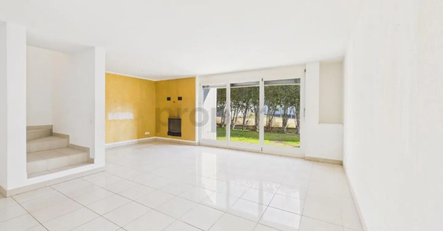 We are selling a beautiful and generous house in Brione sopra Minusio with a pool and garden. (Without lake view) - Photo 11 of 12