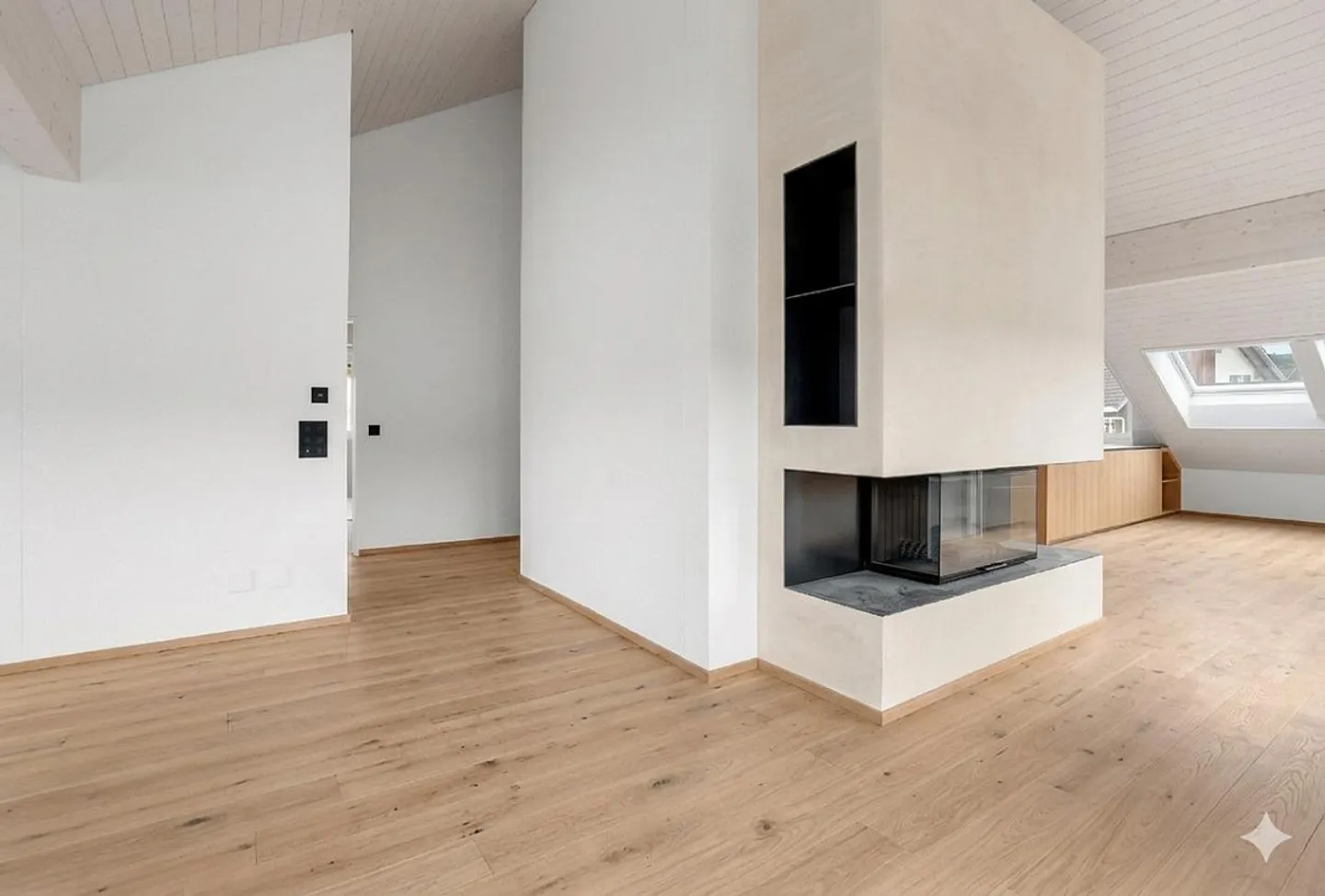 Prima occupazione: appartamento attico esclusivo con enorme balcone e camino - Foto 2 di 28