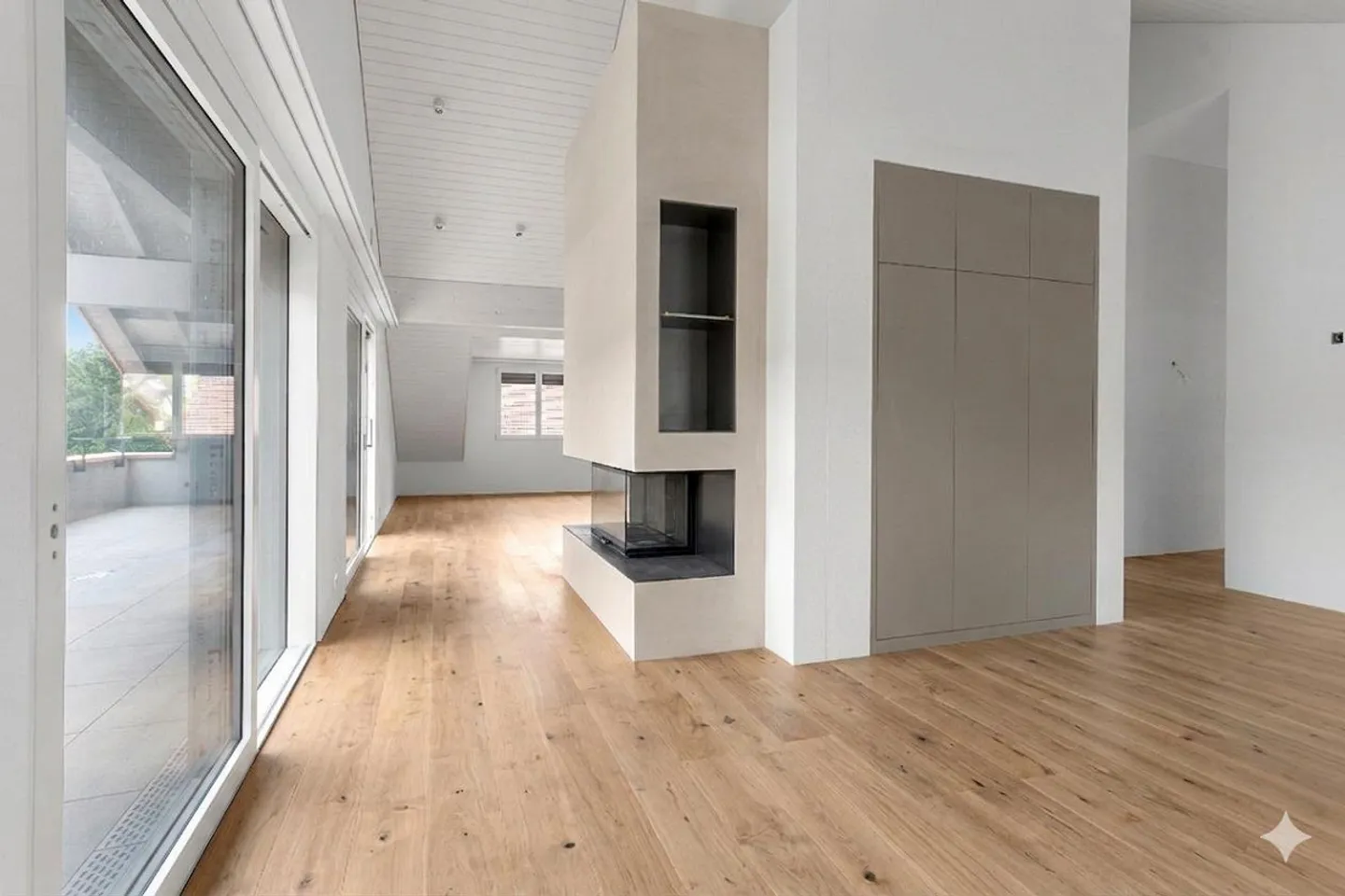 Prima occupazione: appartamento attico esclusivo con enorme balcone e camino - Foto 7 di 28
