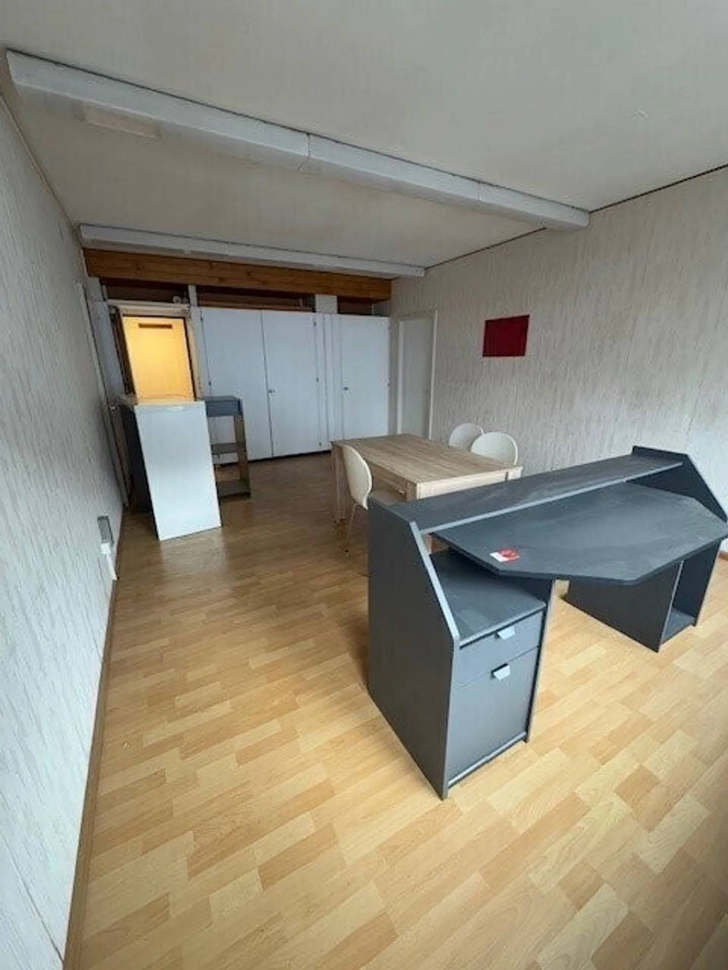 Office space for rent - Photo 1 of 3