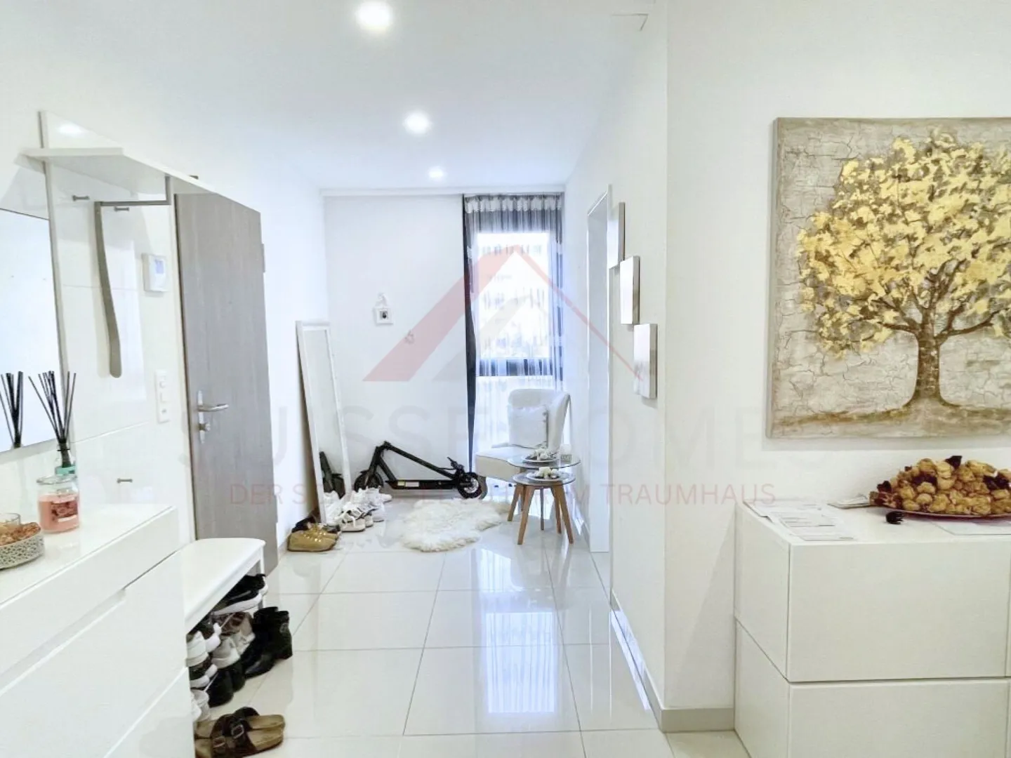 Appartamento confortevole di 4,5 stanze con grande balcone e ascensore - ideale per famiglie e anziani - Foto 3 di 16