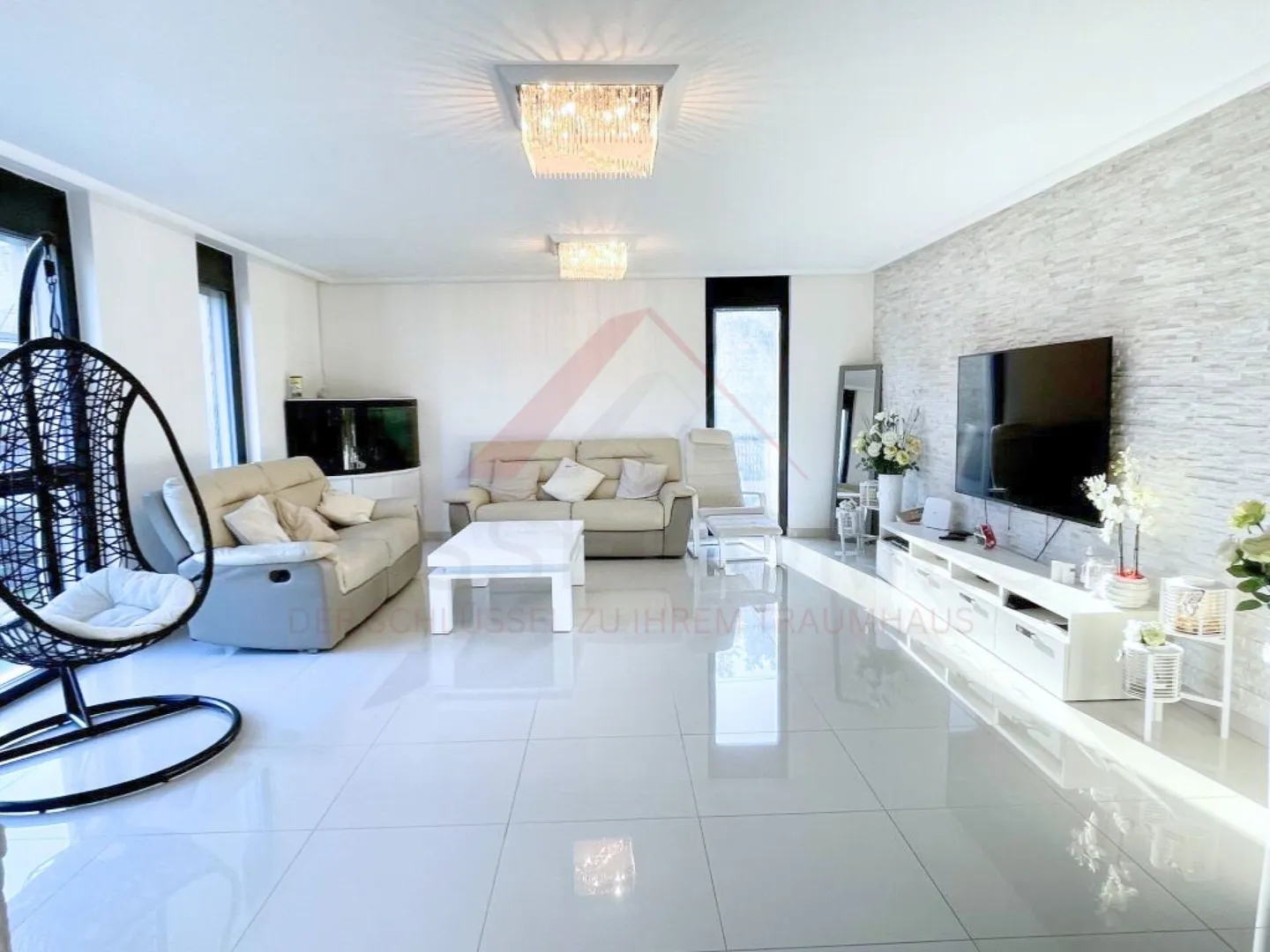 Appartamento confortevole di 4,5 stanze con grande balcone e ascensore - ideale per famiglie e anziani - Foto 4 di 16
