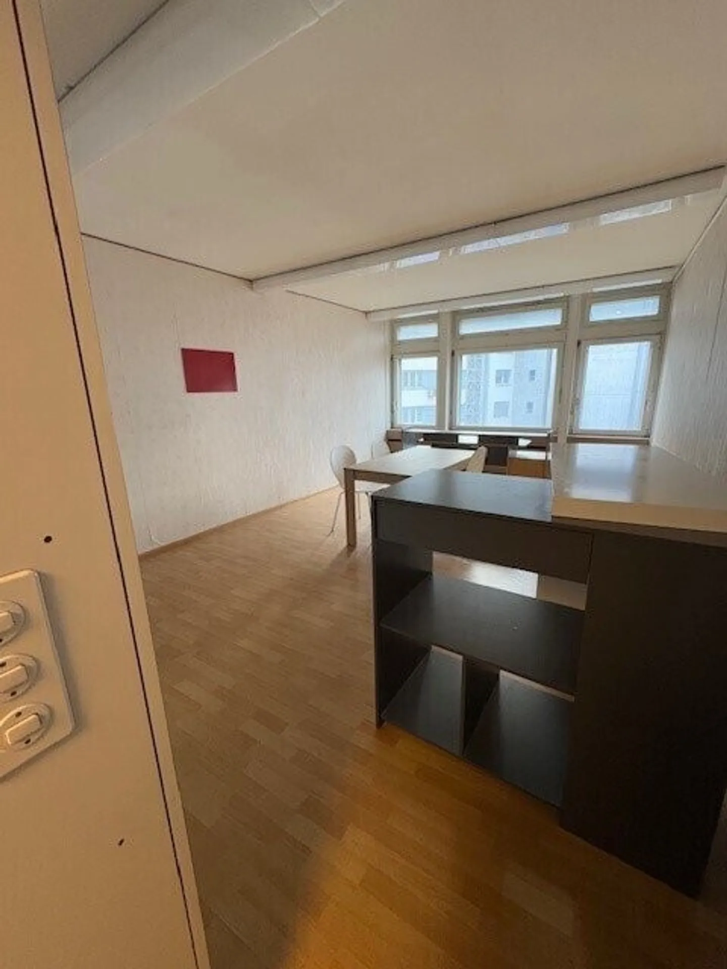 Office space for rent - Photo 3 of 3