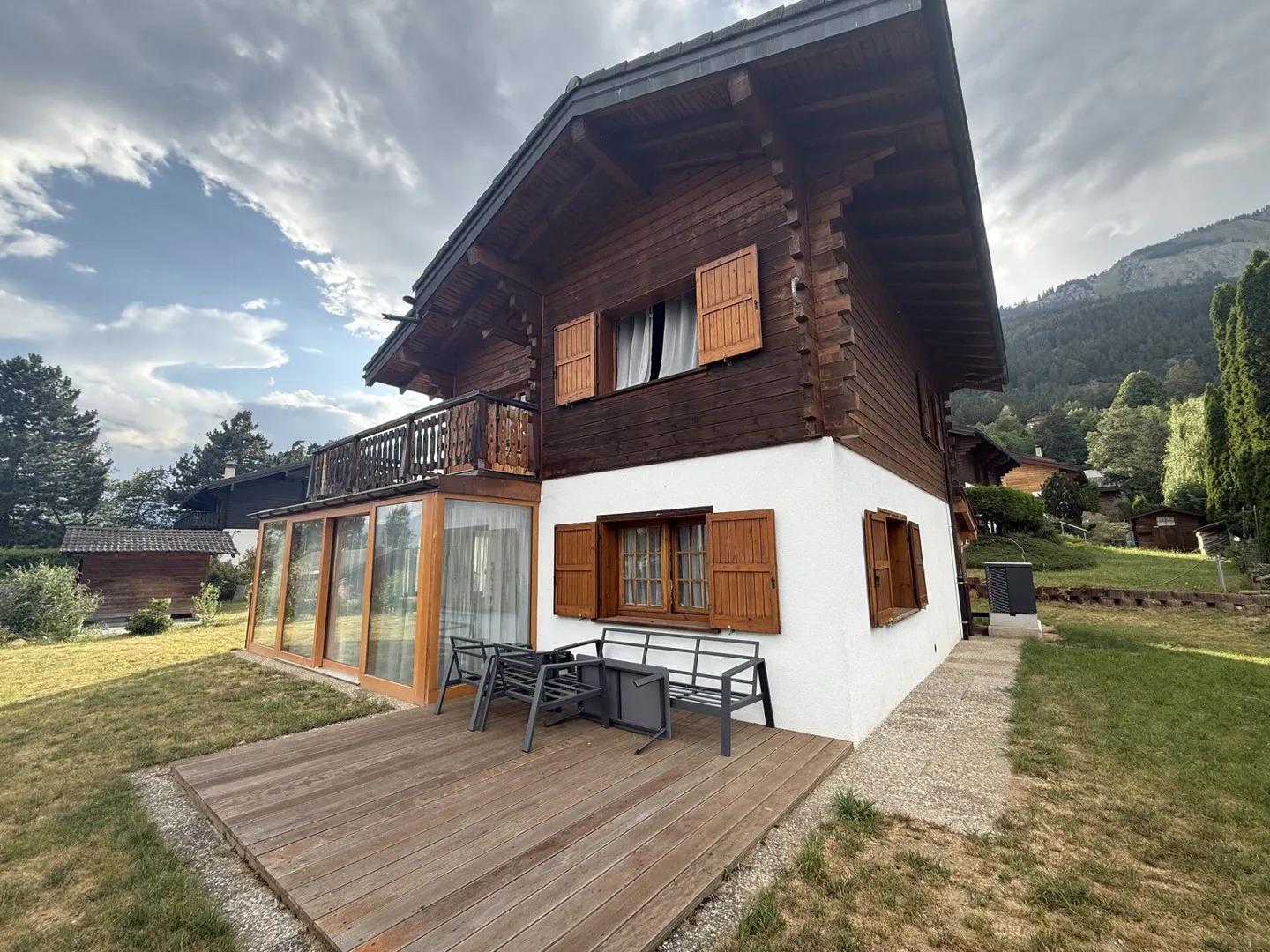 Chalet Charmant avec Jardin - Photo 2 sur 14