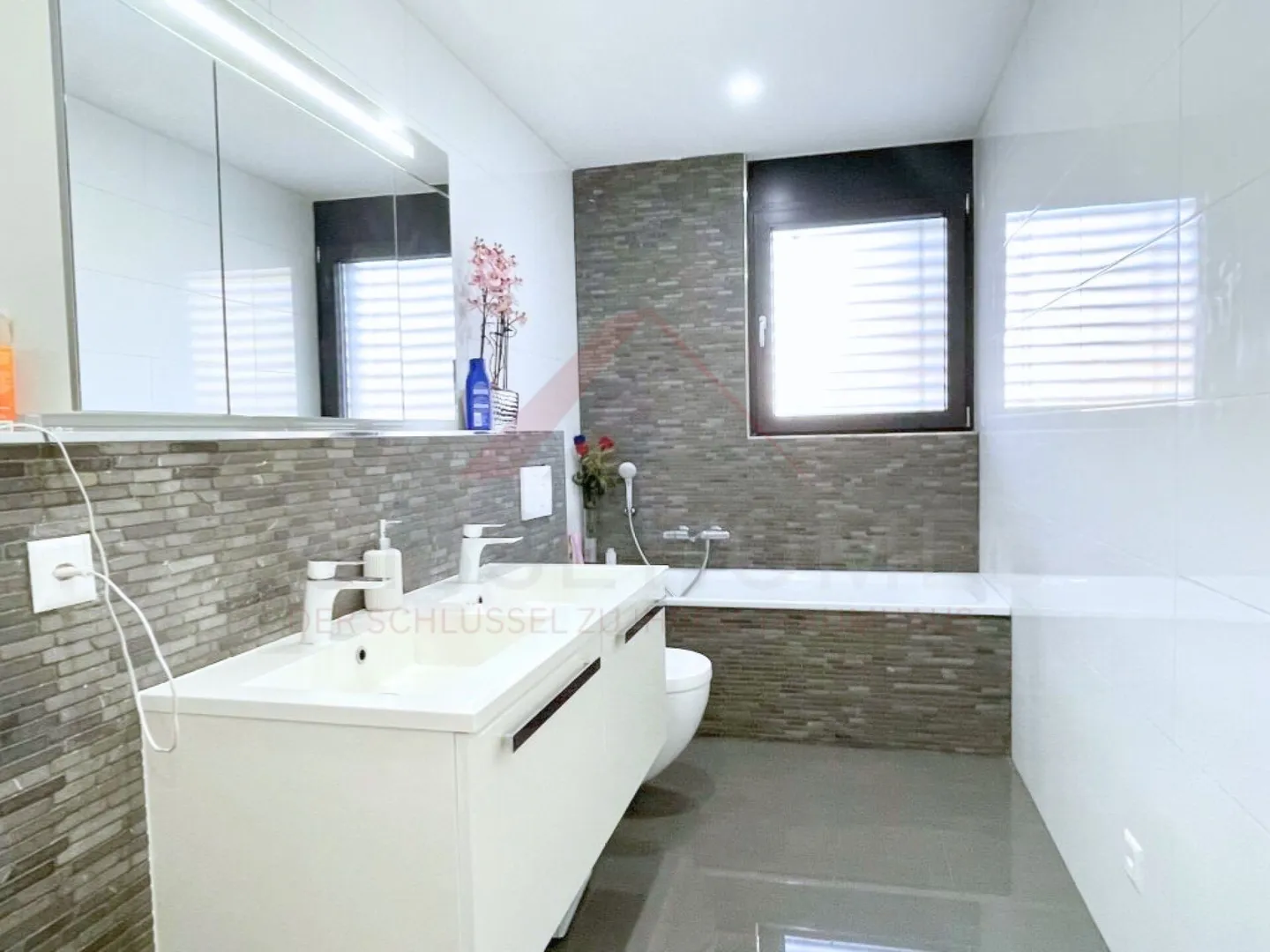 Appartamento confortevole di 4,5 stanze con grande balcone e ascensore - ideale per famiglie e anziani - Foto 9 di 16