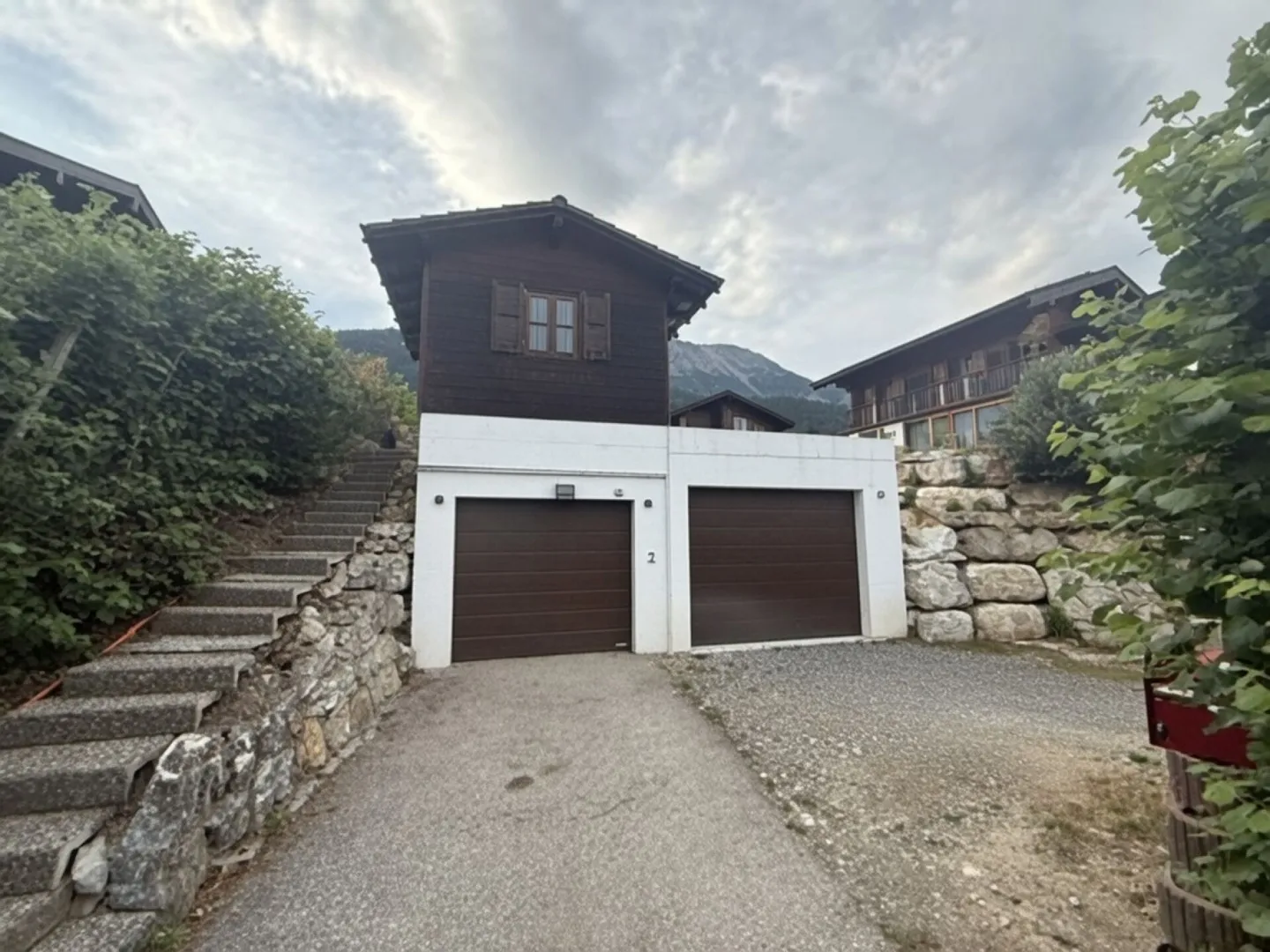 Chalet Charmant avec Jardin - Photo 3 sur 14
