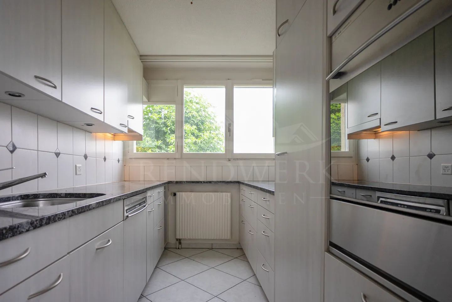 5-room corner townhouse with unobstructed view in Toffen No. 102 - Photo 4 of 11