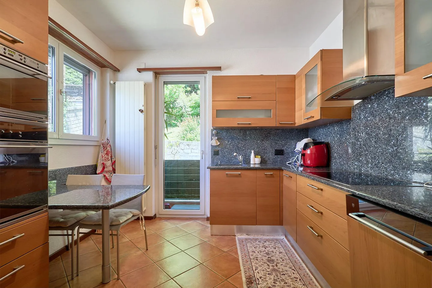 Mediterranean House with Garden - Photo 4 of 14