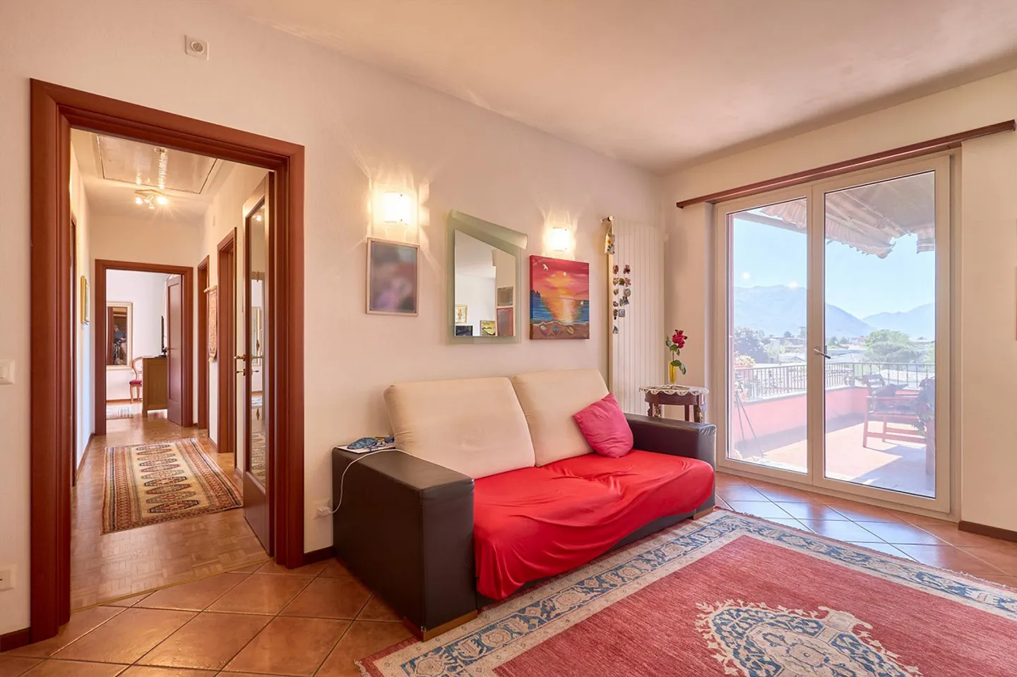 Mediterranean House with Garden - Photo 6 of 14