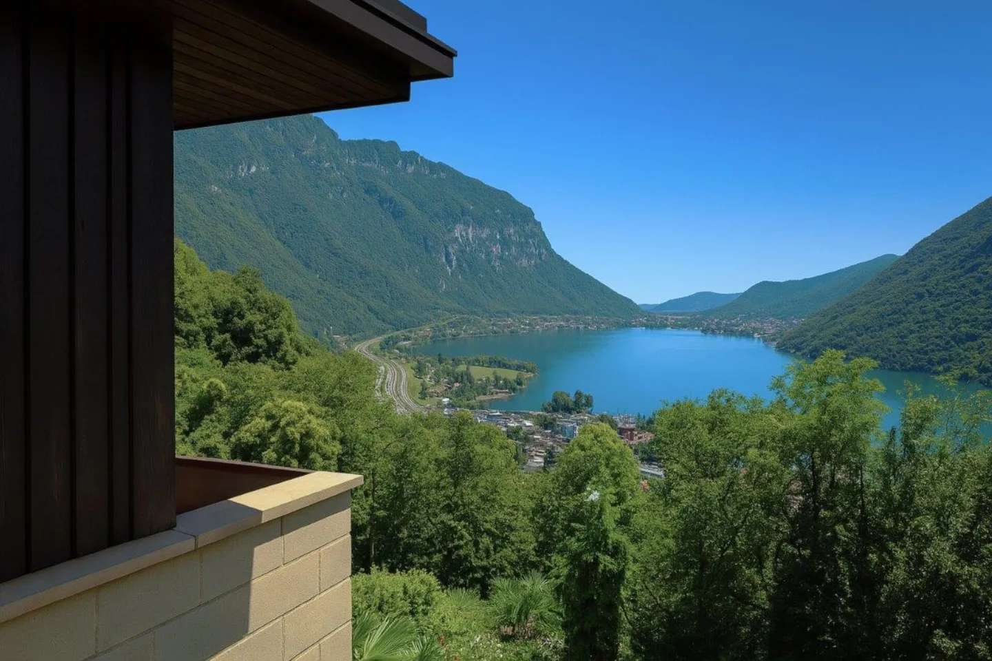 Villa con vista lago e grande giardino - Foto 1 di 6