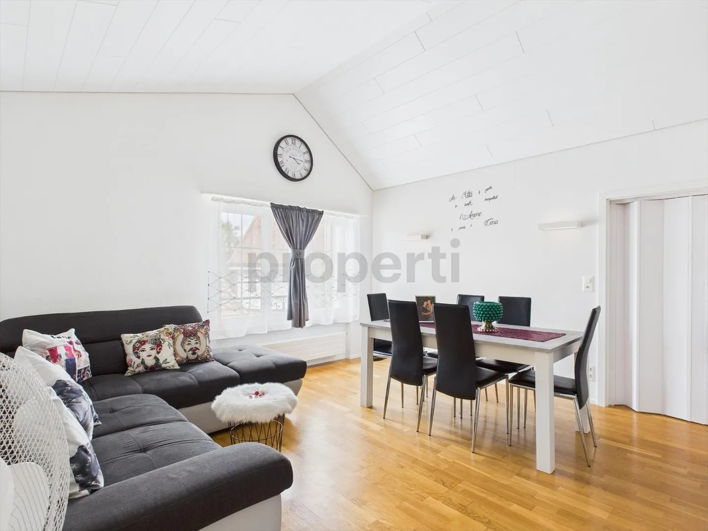 Helle und geräumige 4-Zimmerwohnung in 2-Familienhaus - Foto 1 von 12