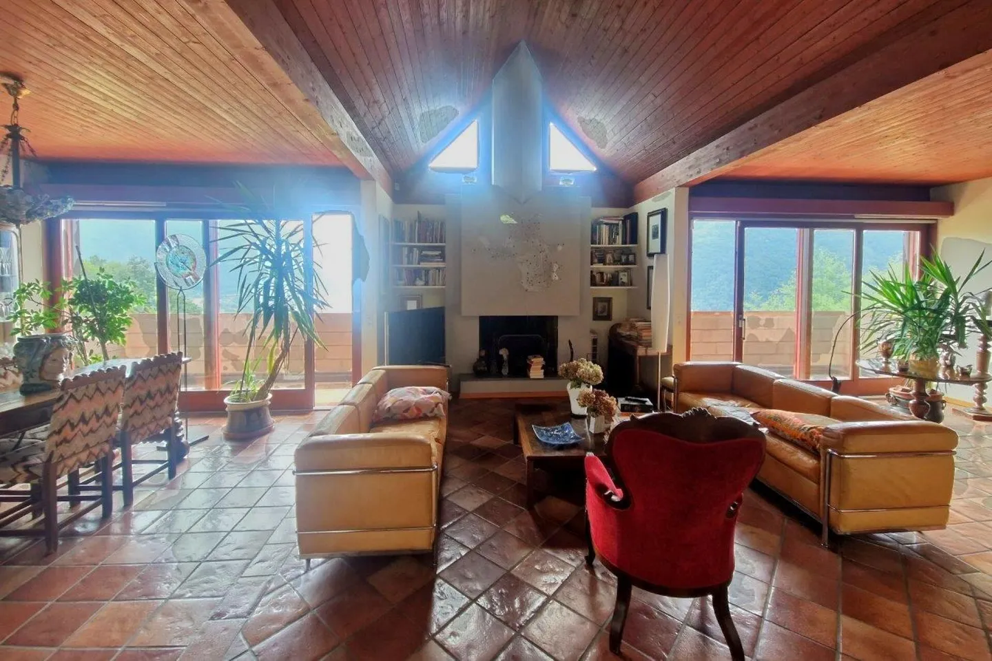 Villa con vista lago e grande giardino - Foto 2 di 6