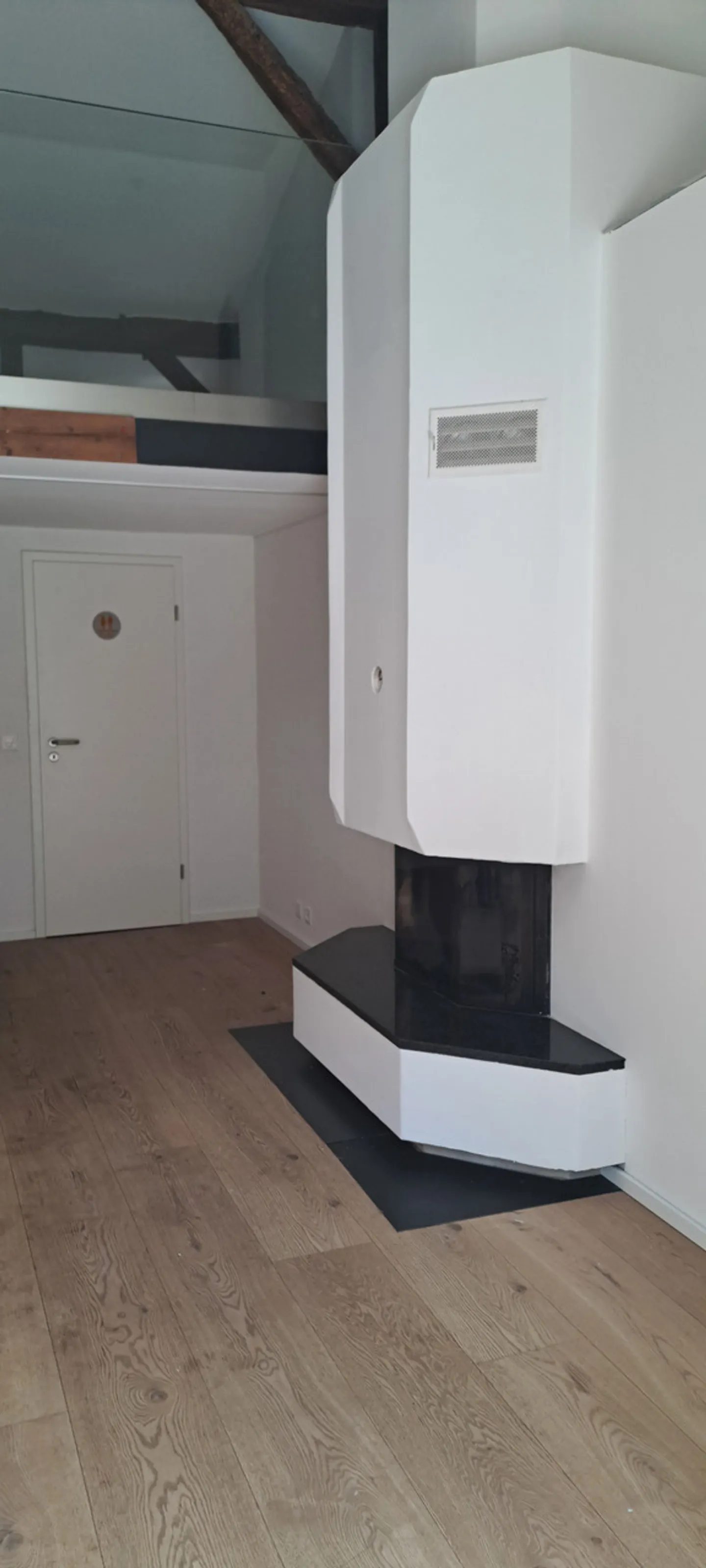 A Vendre 3 Pièces Pour Investisseur
Plein Centre
Evionnaz - Foto 2 di 37