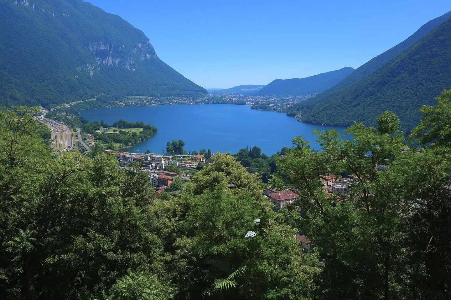 Villa con vista lago e grande giardino - Foto 3 di 6