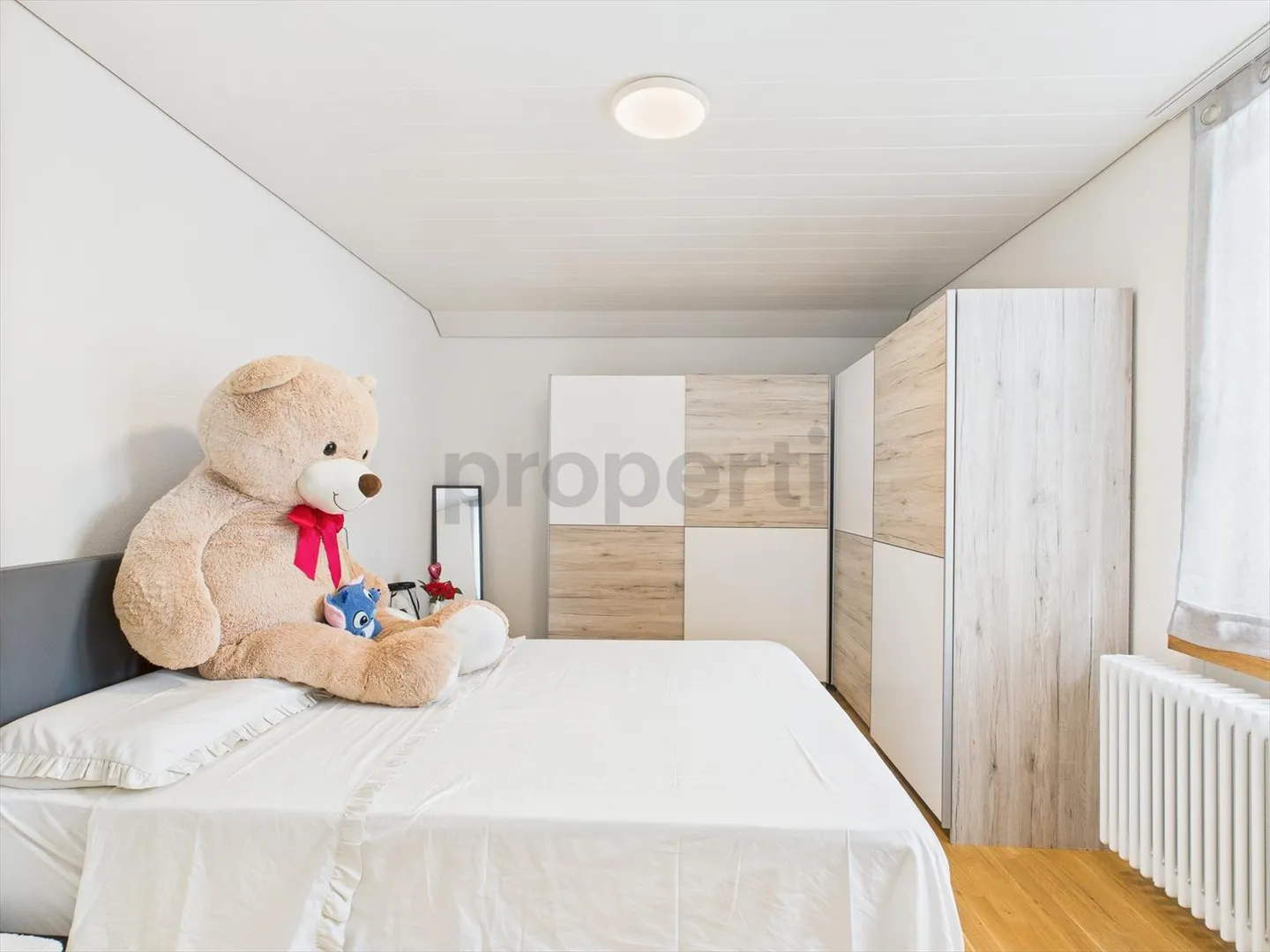 Helle und geräumige 4-Zimmerwohnung in 2-Familienhaus - Foto 5 von 12