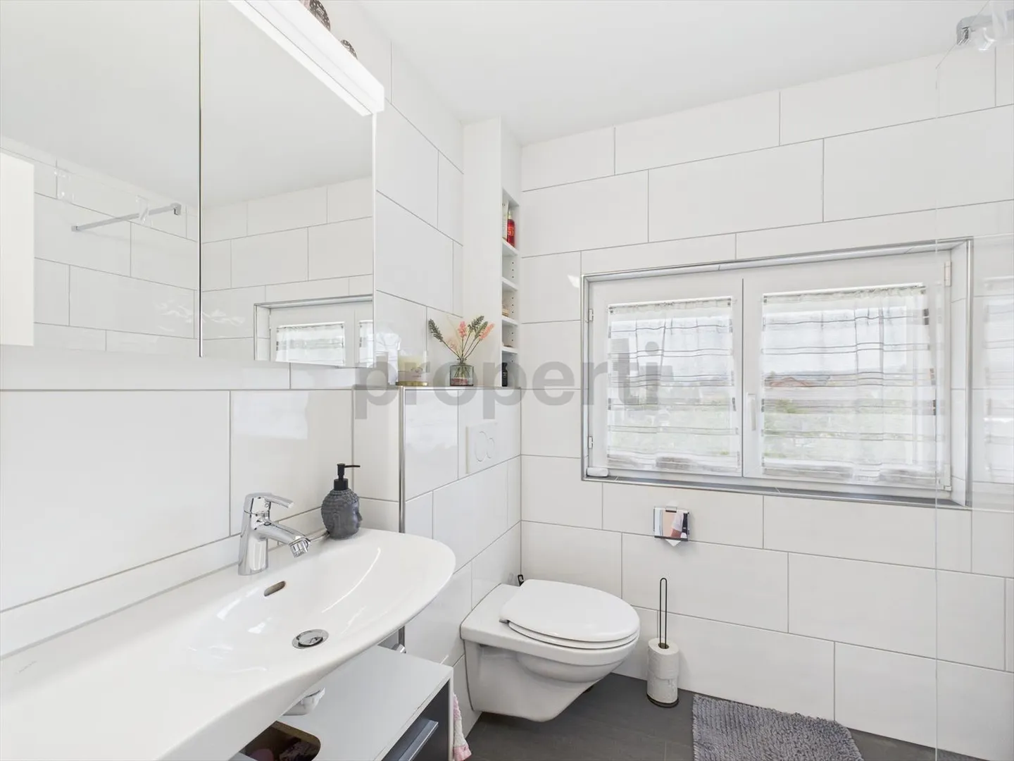 Helle und geräumige 4-Zimmerwohnung in 2-Familienhaus - Foto 7 von 12