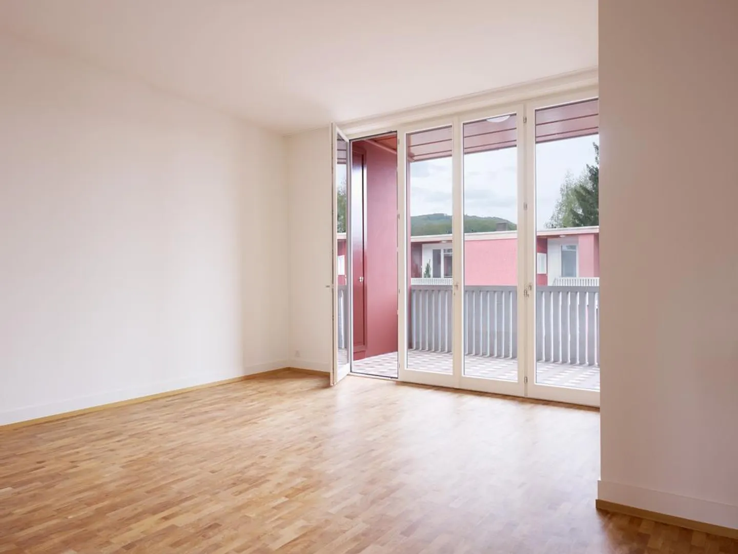 Appartement moderne et lumineux de 4,5 pièces avec balcon - Photo 1 sur 12