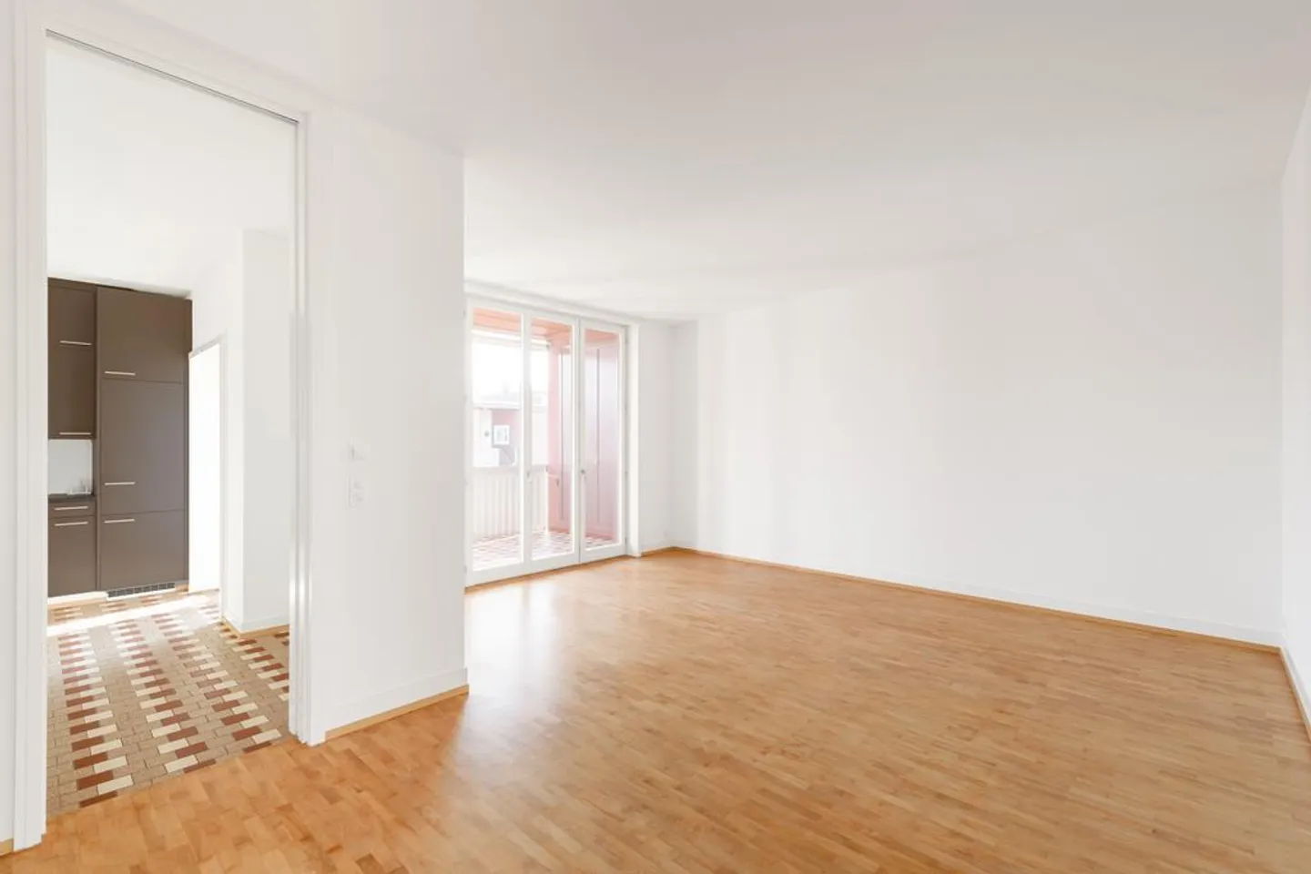 Appartement moderne et lumineux de 4,5 pièces avec balcon - Photo 3 sur 12