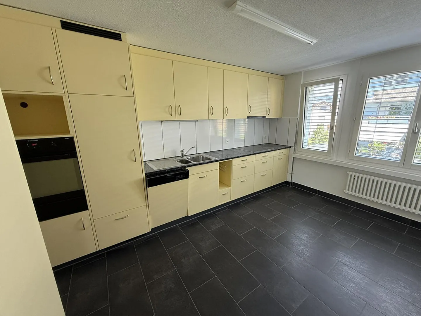 4.5 Room Apartment - Photo 1 of 8