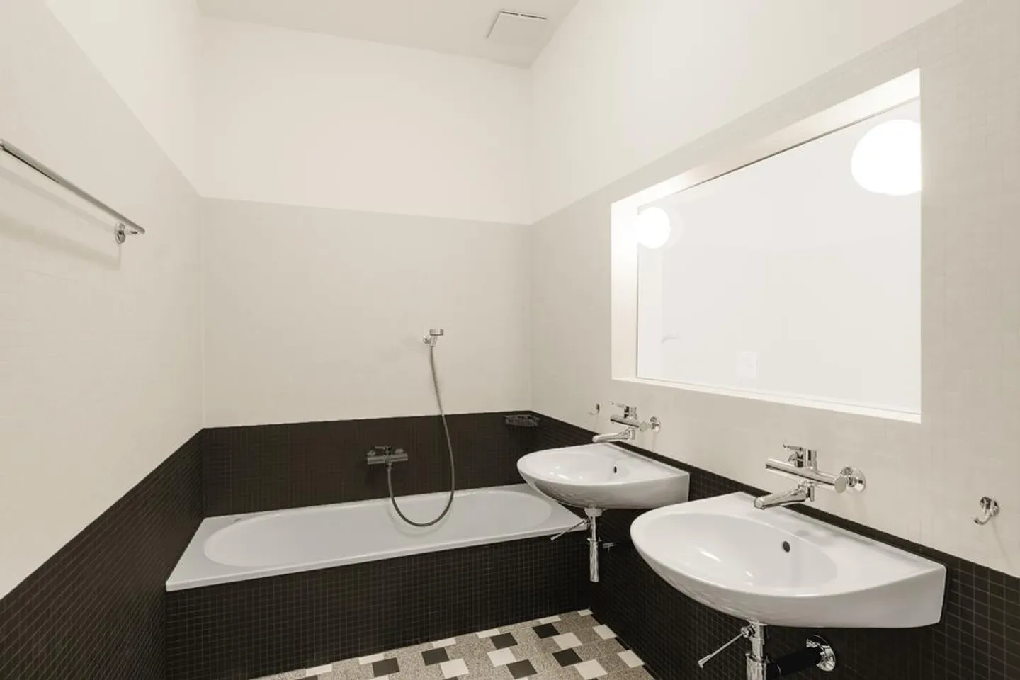 Appartement moderne et lumineux de 4,5 pièces avec balcon - Photo 9 sur 12