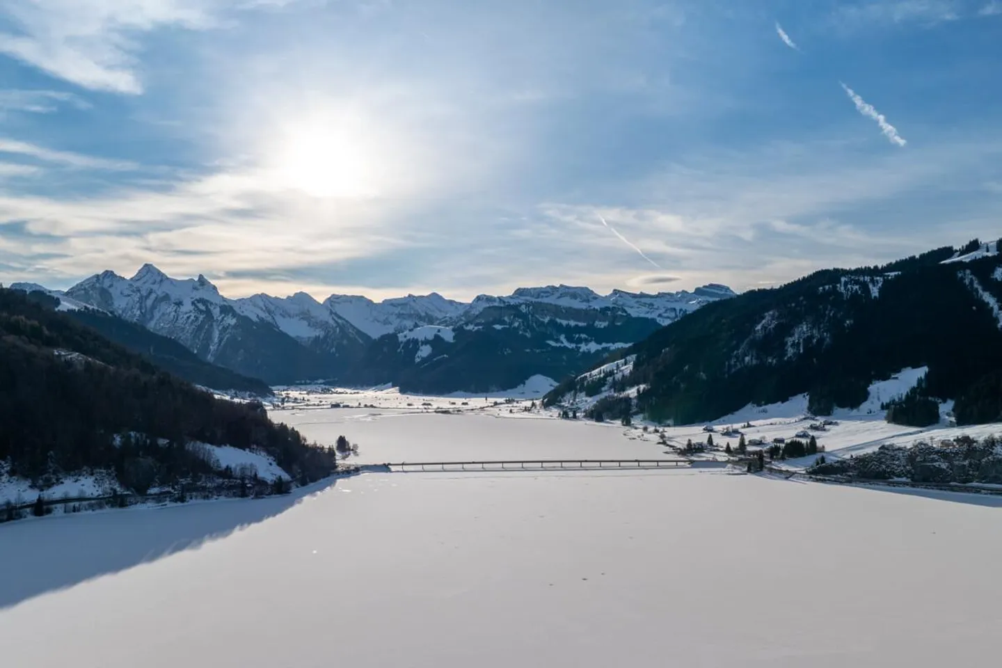 Gross/Einsiedeln : Appartement sous les toits avec vue attrayante sur le lac et les montagnes - Photo 2 sur 5