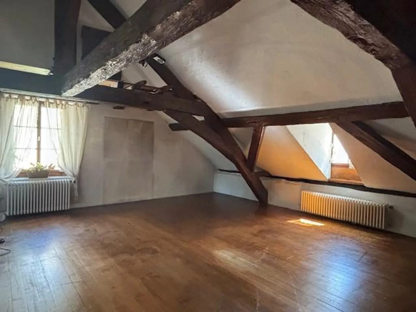 OFF MARKET - EXCLUSIVITY - RARE ? Charming mixed-use building with garden in the heart - Photo 3 of 7