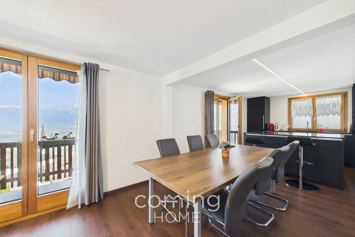 Stylish 3.5-room apartment in Ergisch with stunning views - Photo 2 of 10