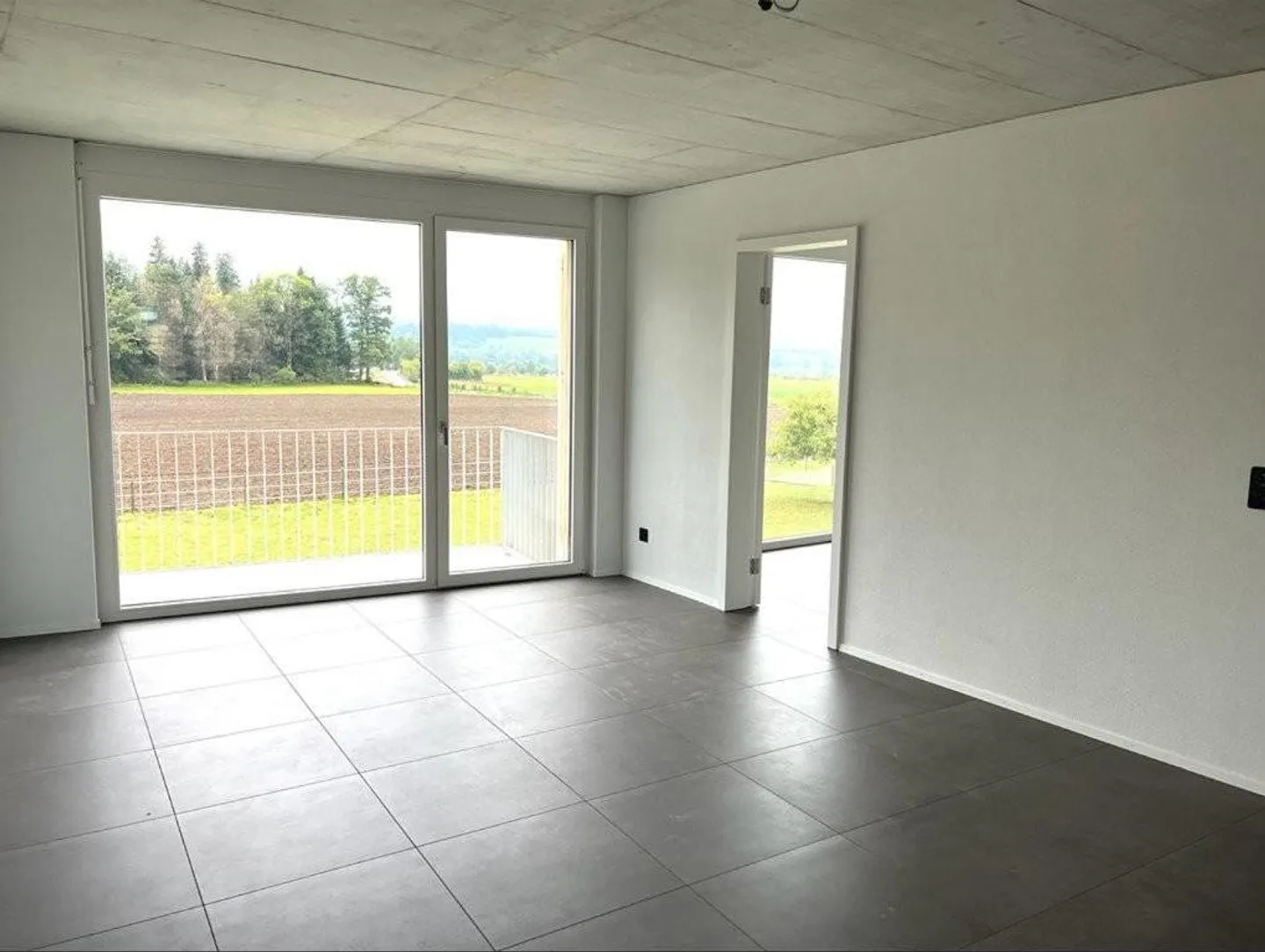Moderne 3,5-Zimmer-Wohnung - Foto 2 von 6