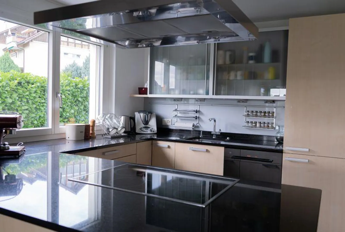 Attractive 6.5 Room Semi-Detached Family House in Central Location - Photo 9 of 24