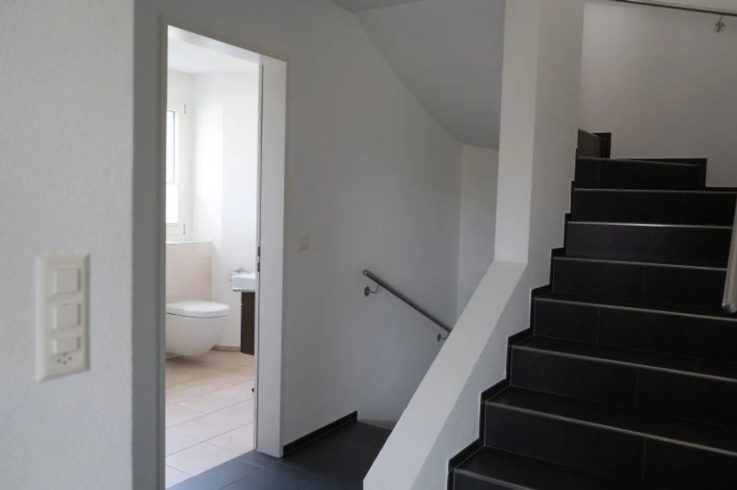 Attractive 6.5 Room Semi-Detached Family House in Central Location - Photo 12 of 24